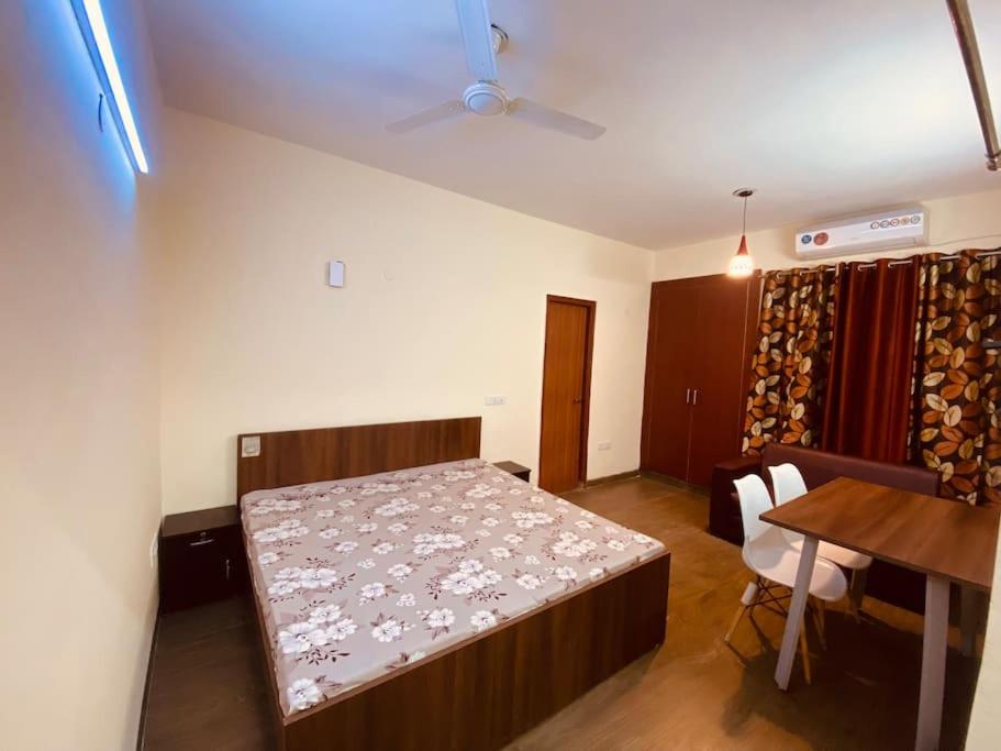 Serviced Apartment 1 RK (by 22 Roses)