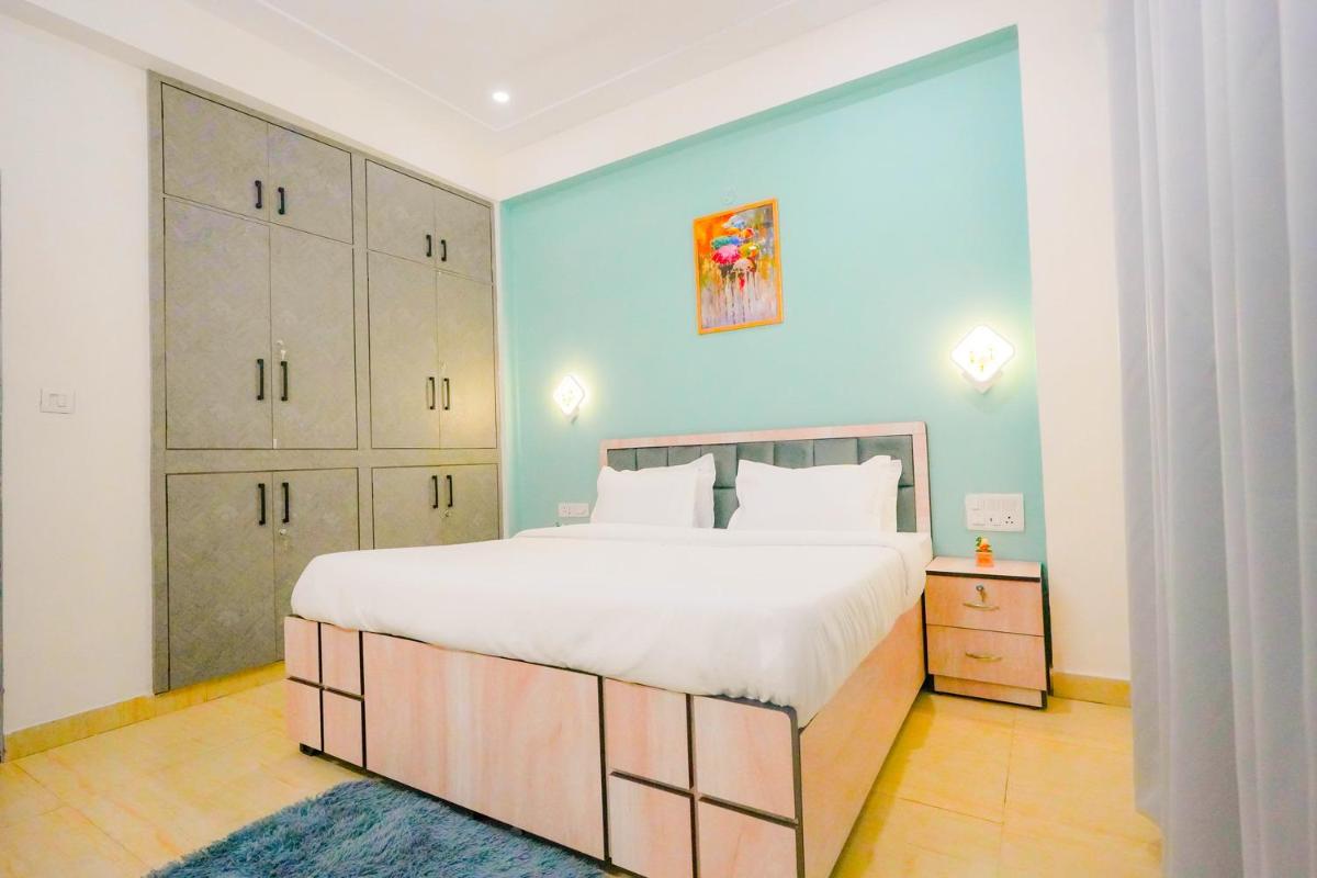 Sky port 2 (2BHK APT)W/Netflix+Prime+Wi-fi+Rooftop