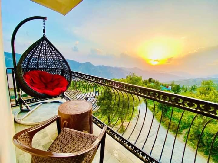 Stayenest Mashobra with balcony view