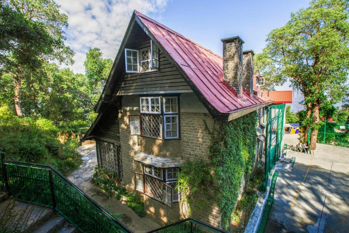 StayVista at Northwood Cottage with Vintage Luxury