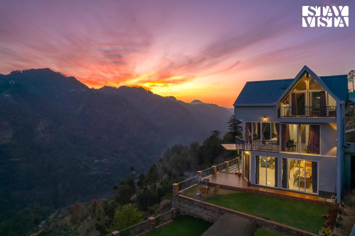 StayVista at Orion Villa with Jacuzzi, Mountain View