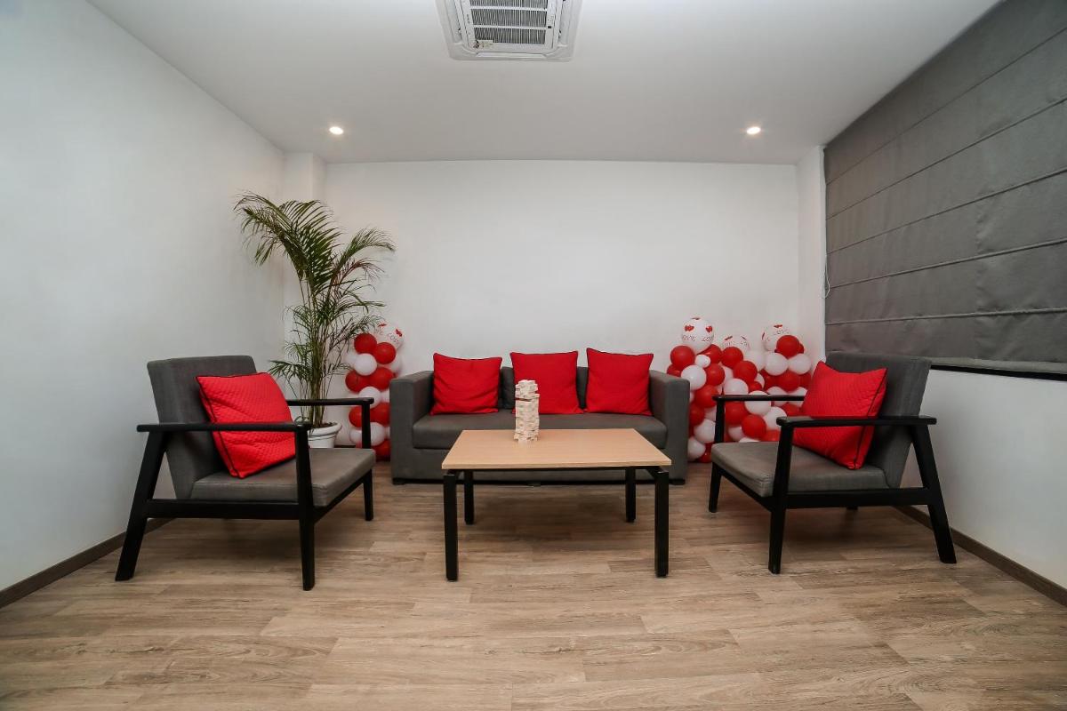 Super Collection O Townhouse 069