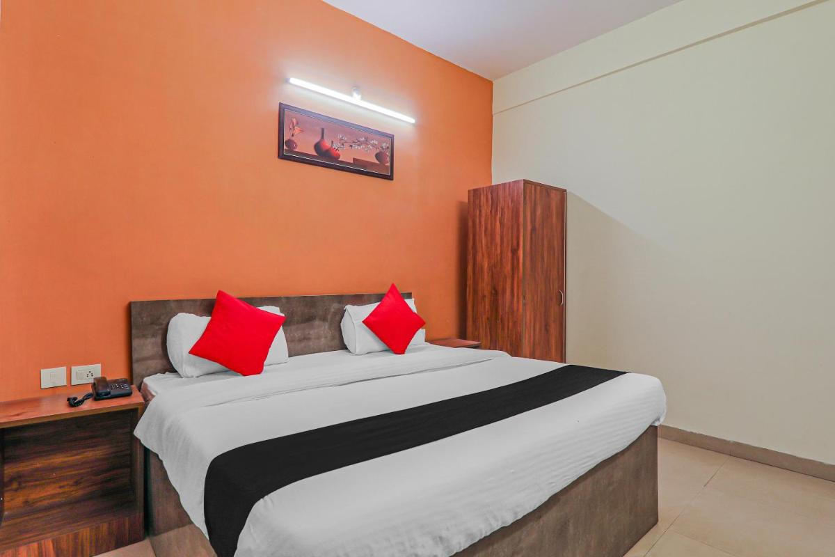 Super Hotel O Gomti Nagar Near Malhaur Railway Station