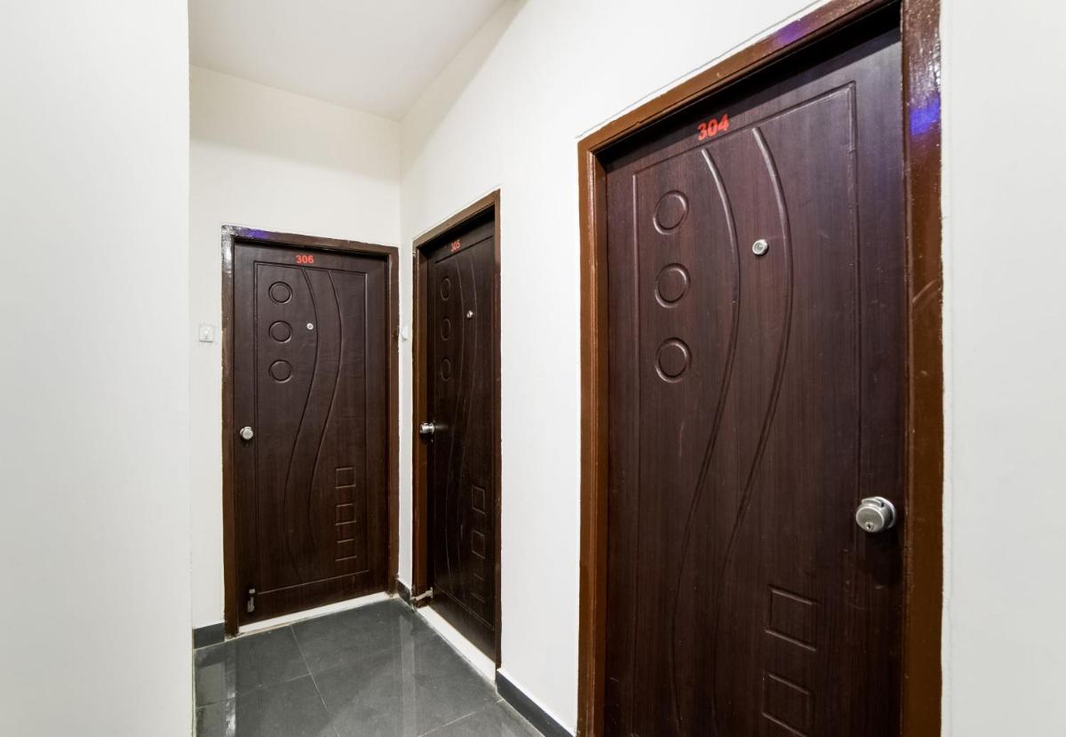 Super OYO 62329 Lucky Hotels Gachibowli