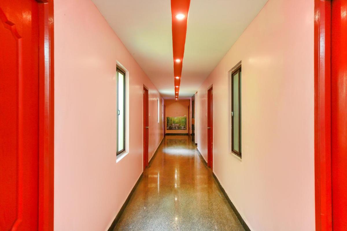 Super OYO Gnana S.R.M Residency