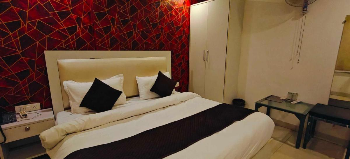 Super OYO Hotel GALAXY STAY