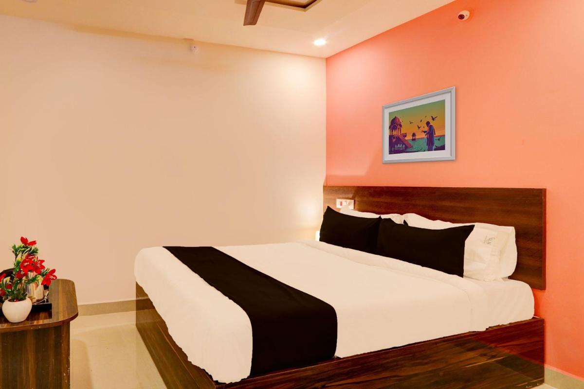 Super OYO Hotel S L N Grand