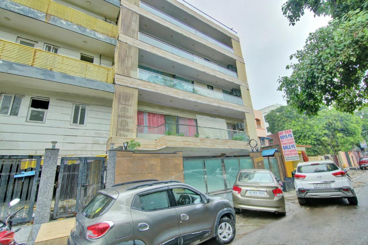 Super OYO THE ARROW NEAR UTTAM NAGAR EAST METRO STATION