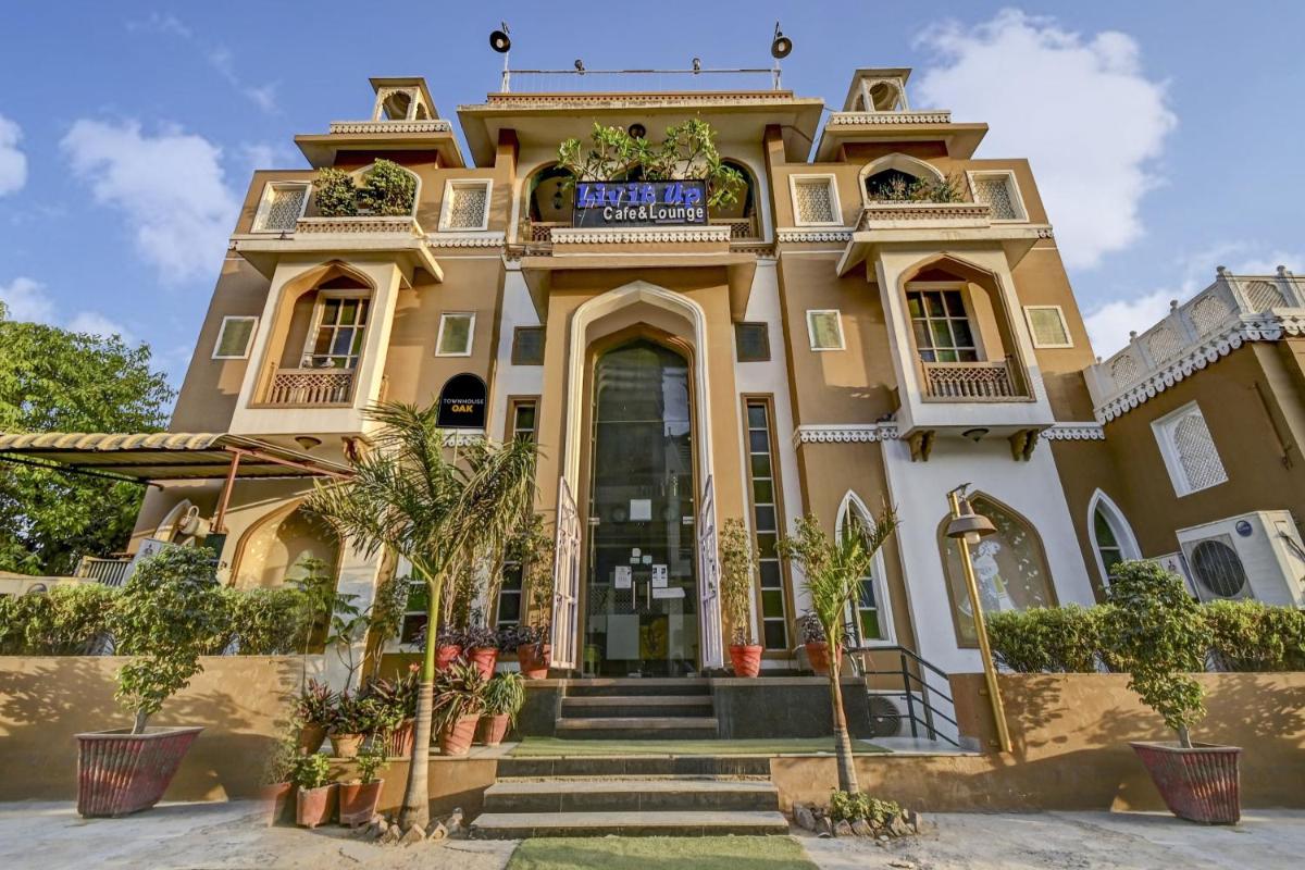 Super Townhouse Mansarovar near Metro Station