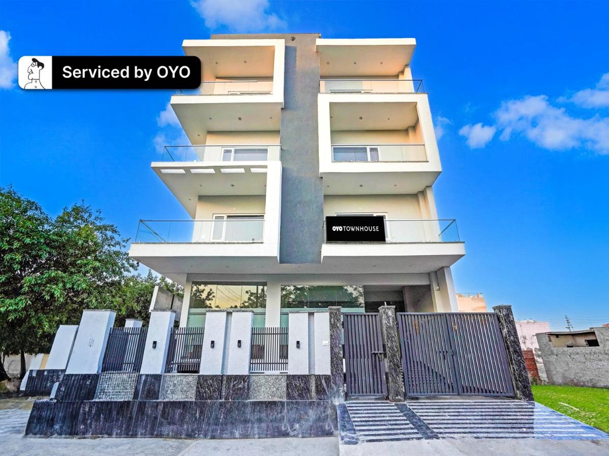 Super Townhouse near Sector 83 Metro Station