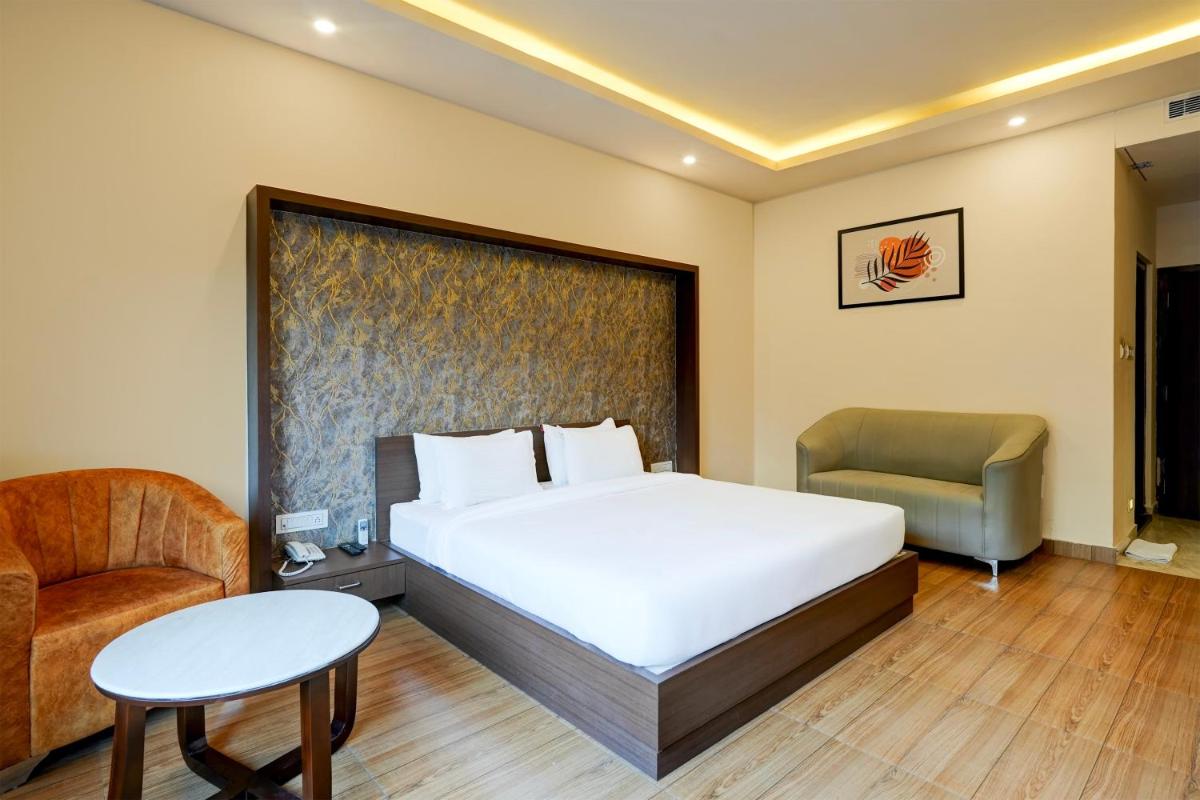 Super Townhouse OAK Mahadevapura Opposite Phoenix Mall