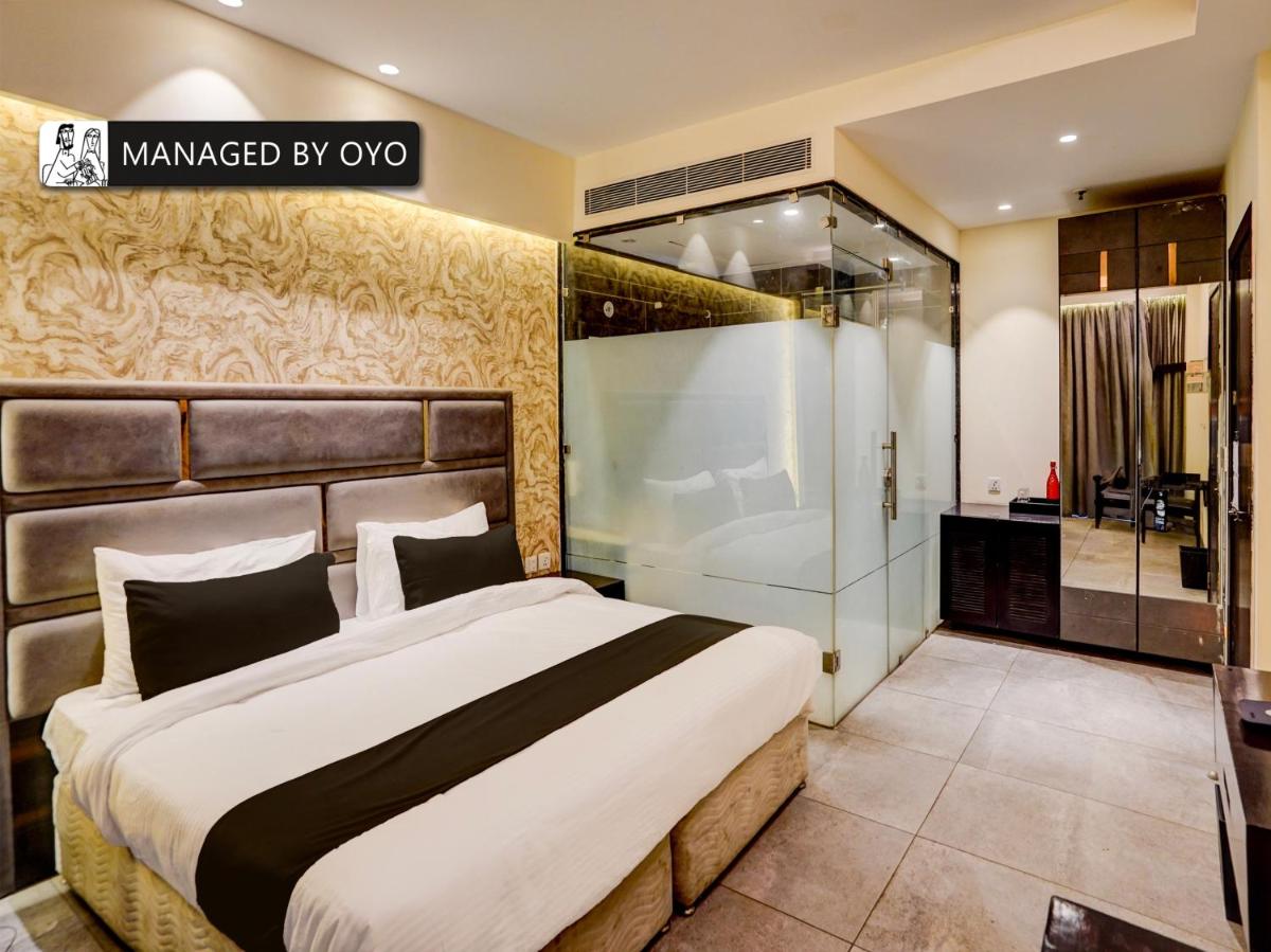 Super Townhouse Pitampura West Enclave