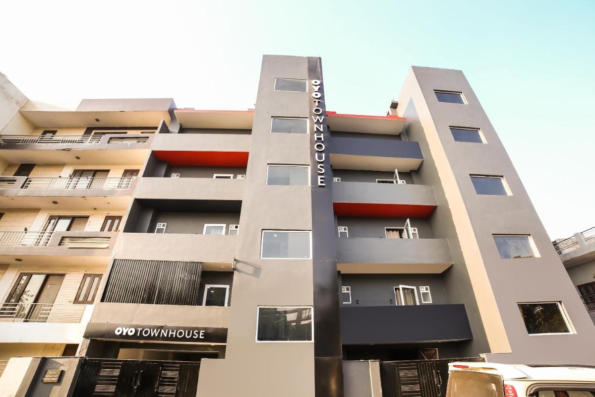 Super Townhouse Shahdara near Yamuna Sports Complex