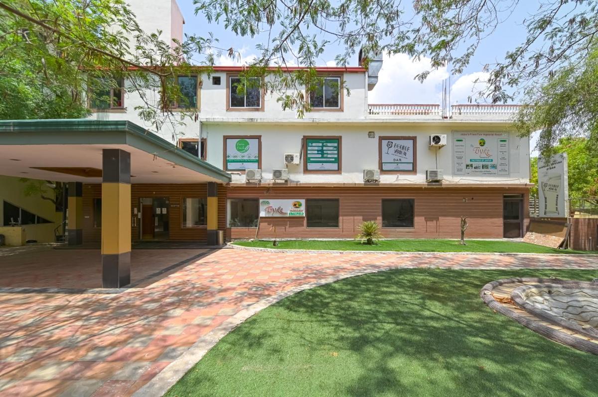 The Byke Grassfield Resort with Outdoor Pool, Shyam Nagar, Jaipur