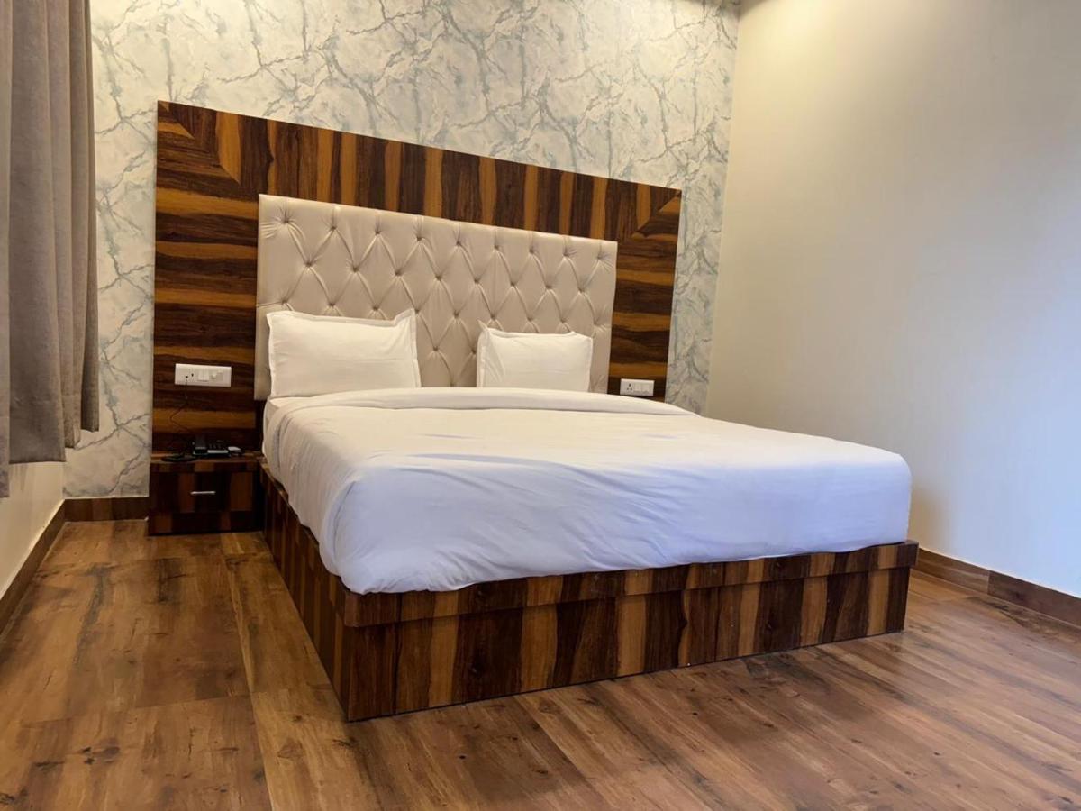 THE CARNATION HOTEL & Resort