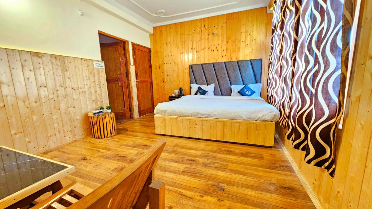 The Suraj lodge, Hadimba Road Manali