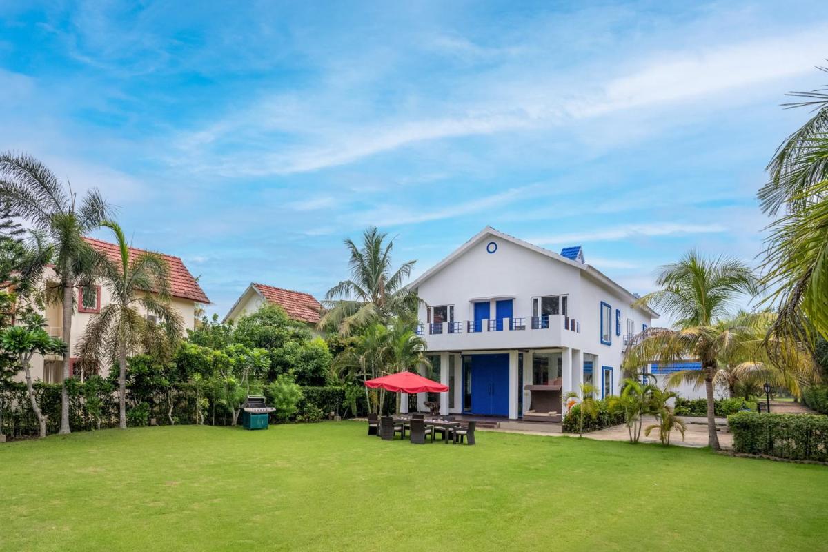 Timeless Elegance by StayVista - Poolside Villa with Lawn & Terrace