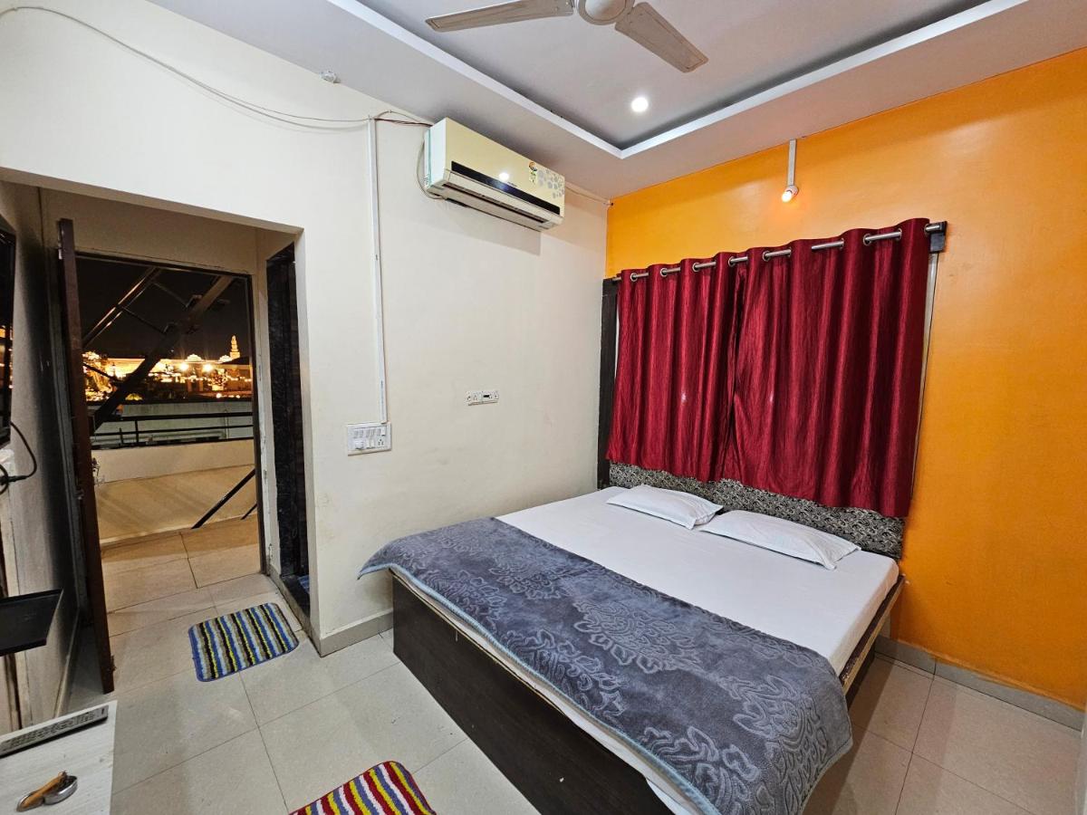 Tiwari G Shridhara Hotel