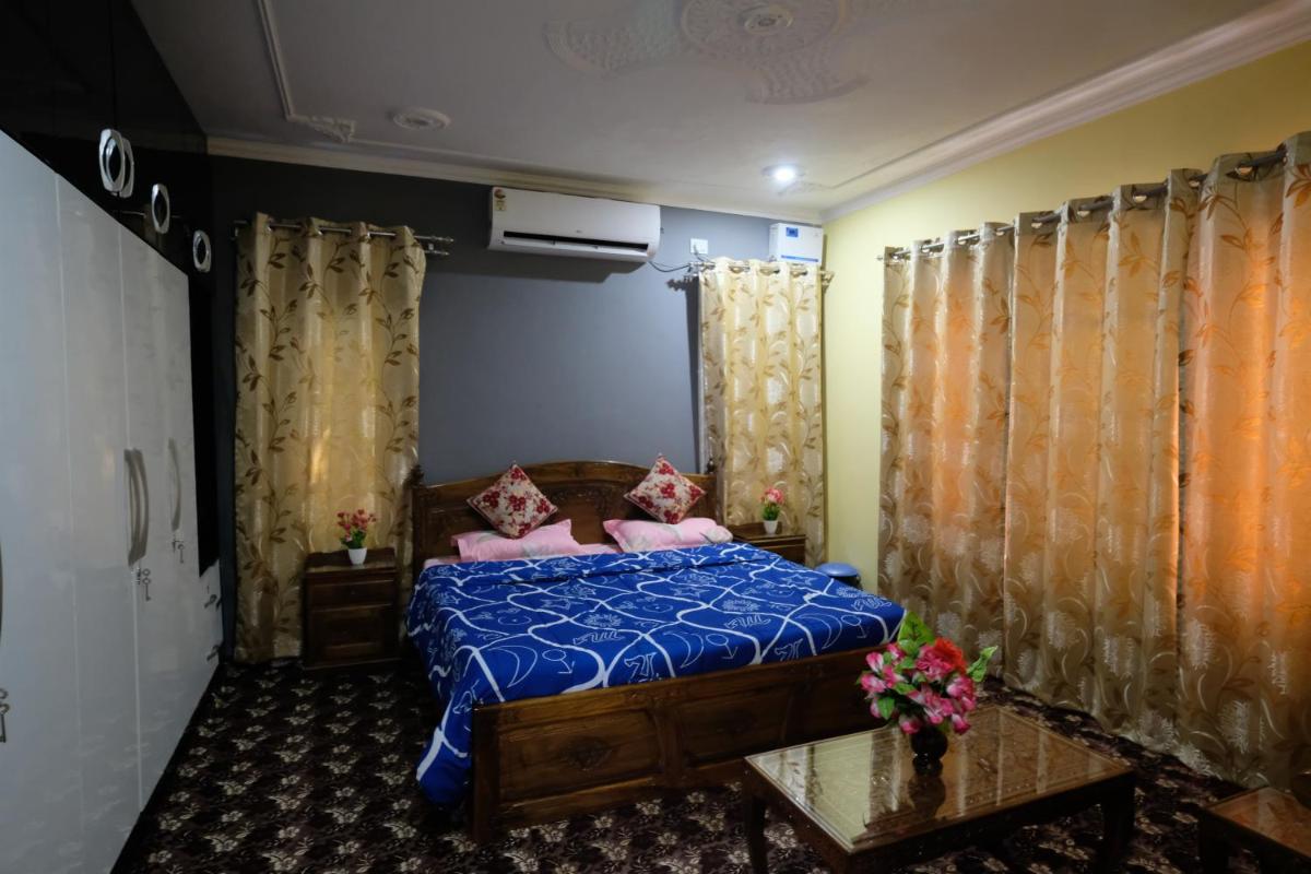 Tom and Jerry homestay Kashmir Srinagar