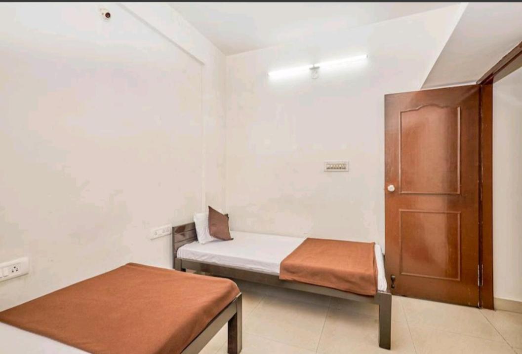 Transit Dorms - A Backpackers Inn & Hostel