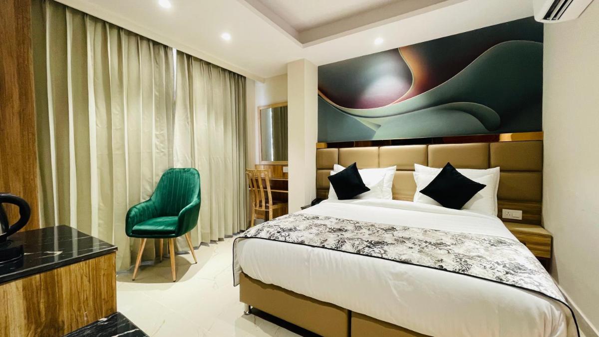 Travellers Hotel