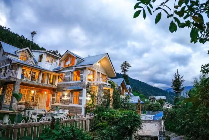 Tropical Wood Villa