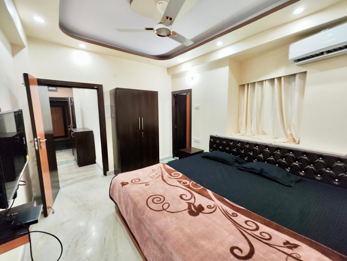 Unique & Comfy 2BHK Apartment Near Acropolis Mall