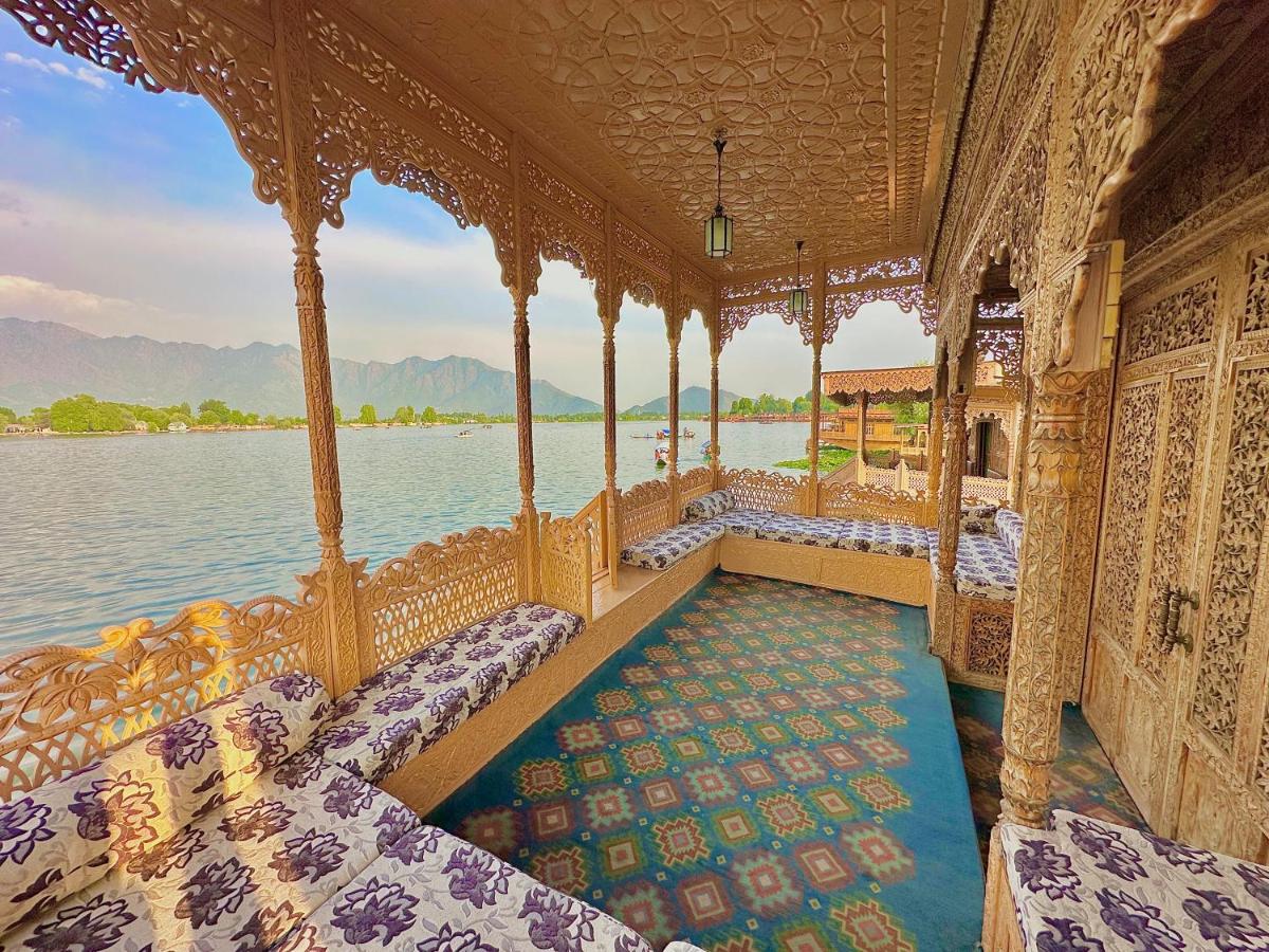 Weather Houseboats