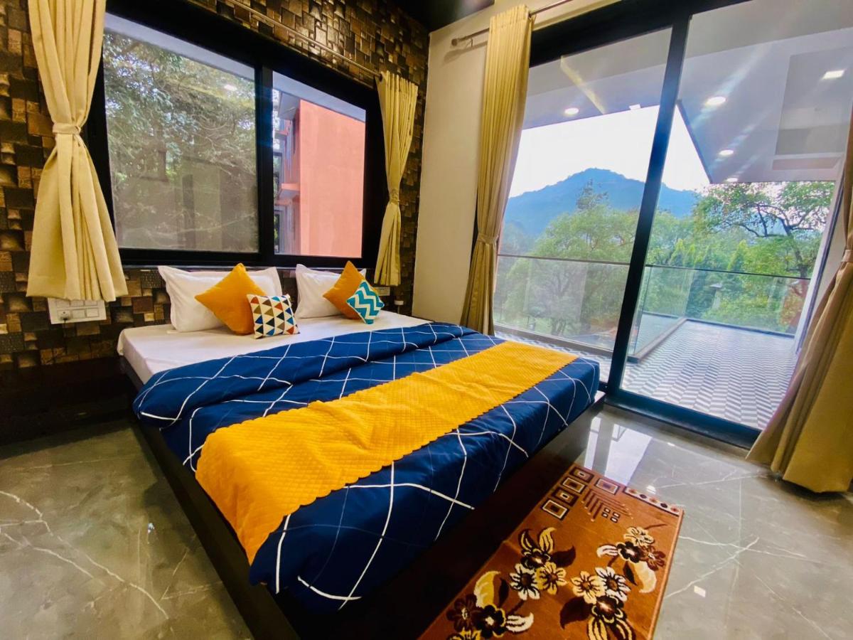West Valley Villa , Casa Raywood