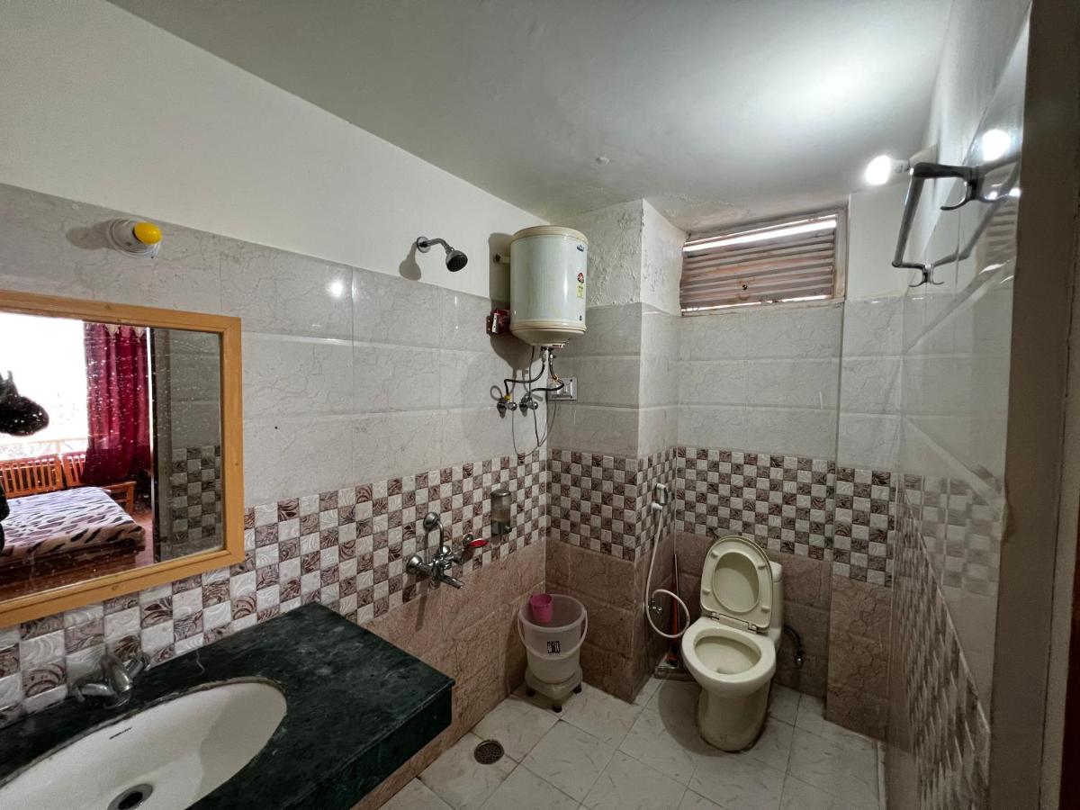 YOLO Backpackers OG - Manali
